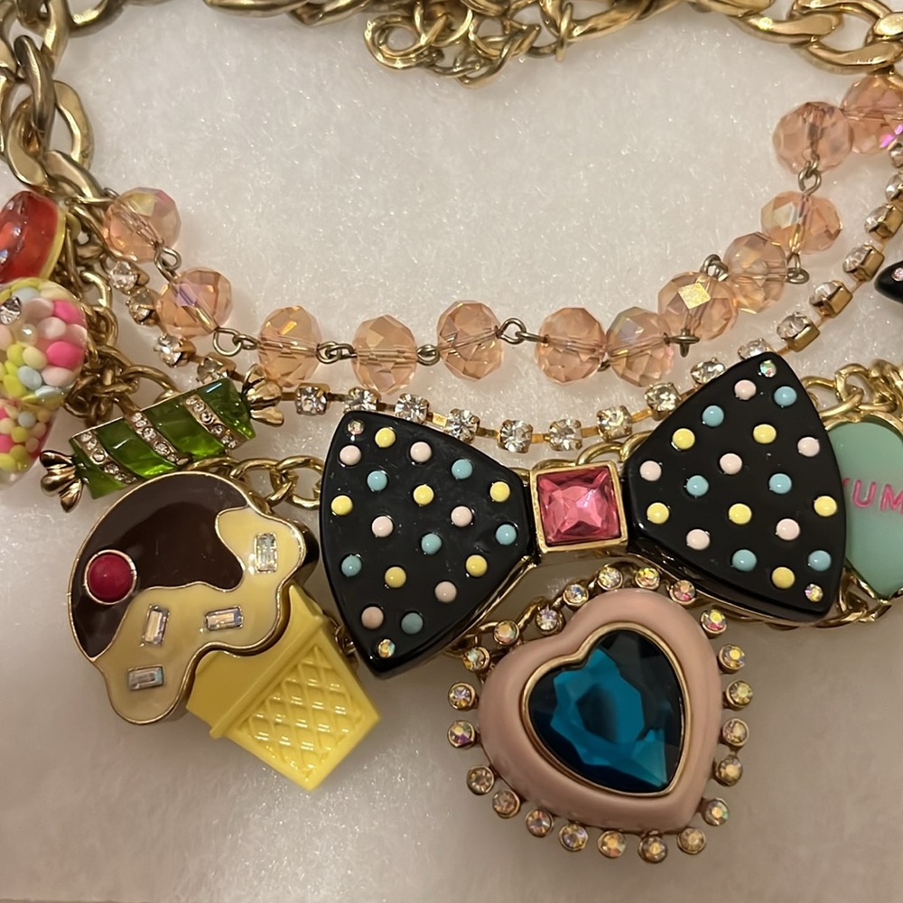 Betsey Johnson charm necklace - Picture 3 of 4